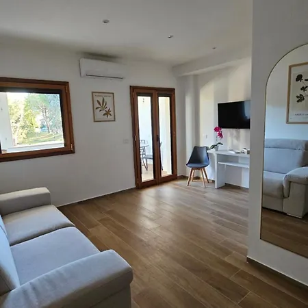 לינה וארוחת בוקר Casa Del Centro 3*